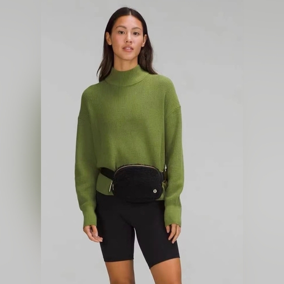 Lululemon Everywhere Belt Bag   Black Sherpa main image 6